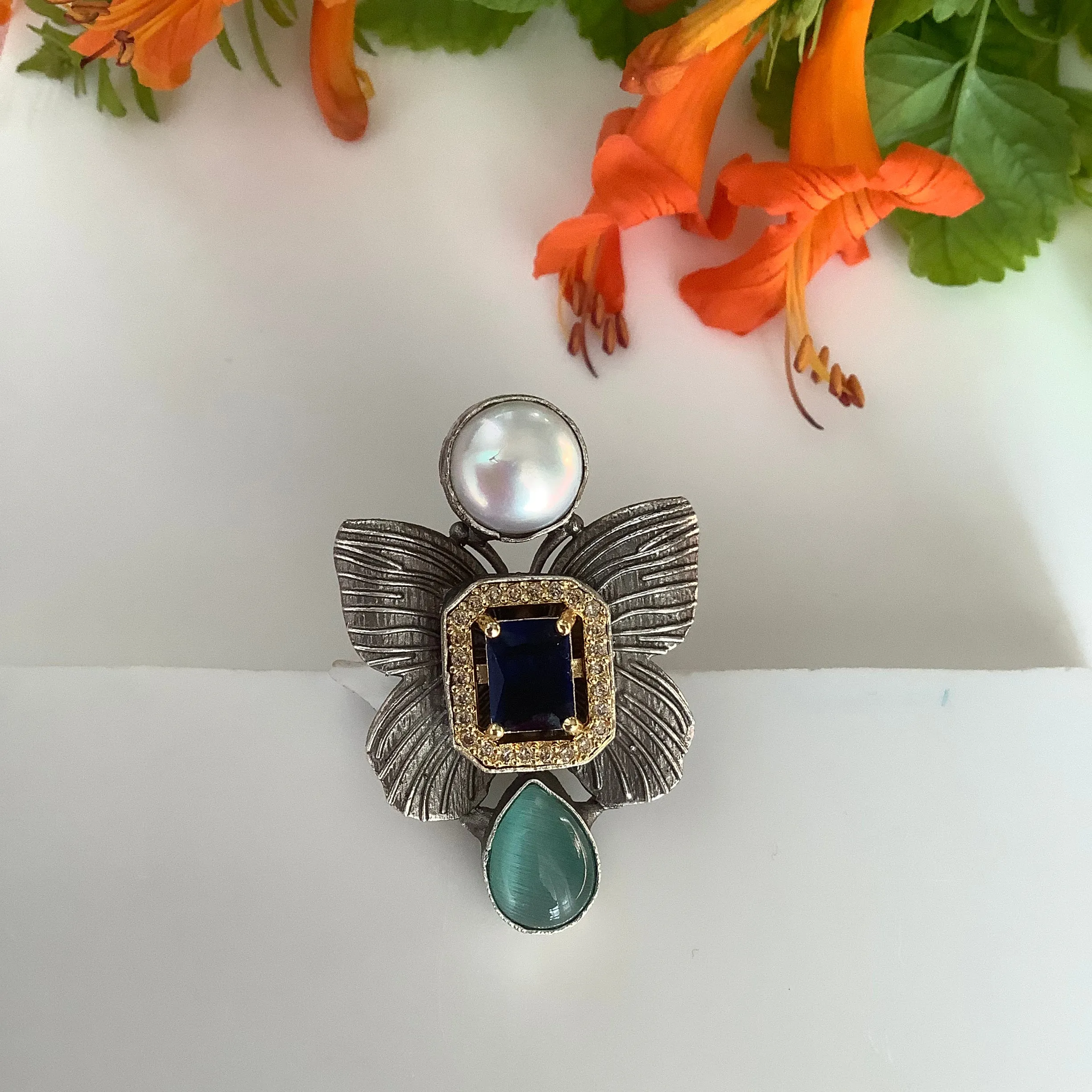 Salvanity German Silver Pearl Butterfly adjustable Finger Ring (Monalisa Green & Blue Sapphire)