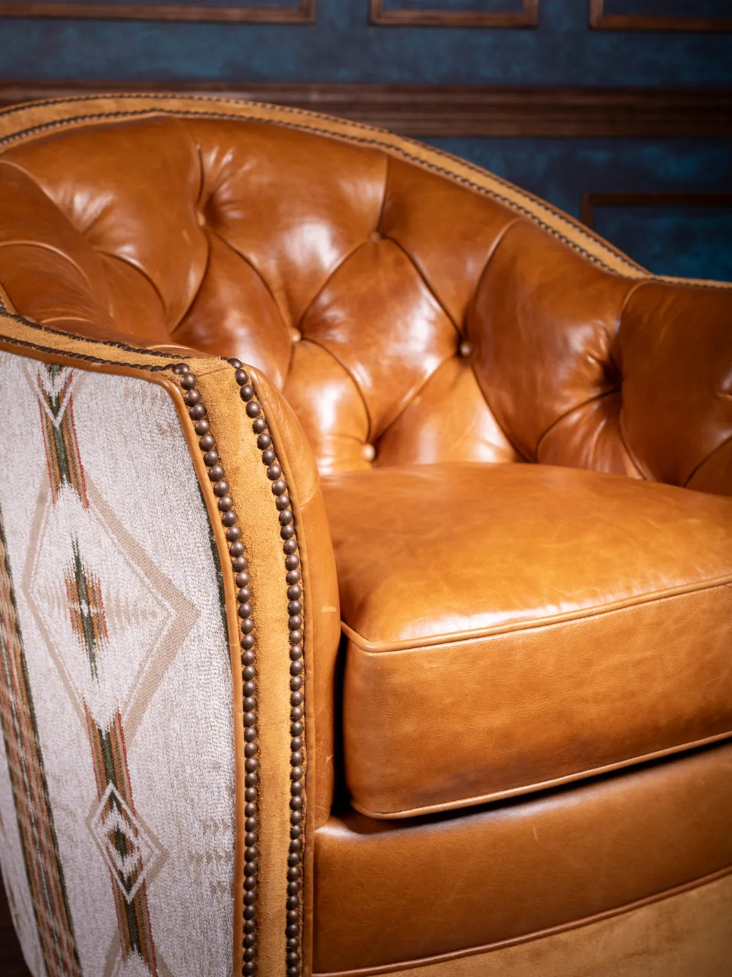 Tufted Desert Leather Swivel Chair